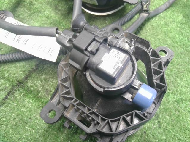 【中古】ルノー カングー ABA-KWK4M 左右 フォグランプ ライト 261500097R 自社品番250404