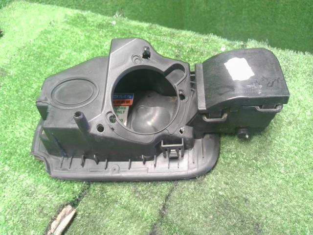 【中古】ルノー カングー ABA-KWK4M フューエルリッド 給油口パネル 8200499045 自社品番250404