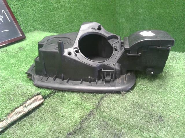 【中古】ルノー カングー ABA-KWK4M フューエルリッド 給油口パネル 8200499045 自社品番250404