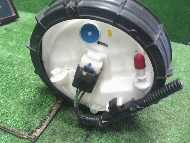 【中古】ルノー カングー ABA-KWK4M フューエル 燃料ポンプ 172024329R 自社品番250404