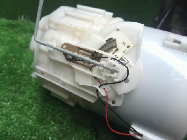 【中古】ルノー カングー ABA-KWK4M フューエル 燃料ポンプ 172024329R 自社品番250404