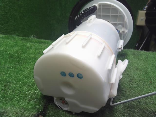 【中古】ルノー カングー ABA-KWK4M フューエル 燃料ポンプ 172024329R 自社品番250404