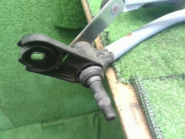 【中古】ルノー カングー ABA-KWK4M フロントワイパーモーター 8200409693 自社品番250404