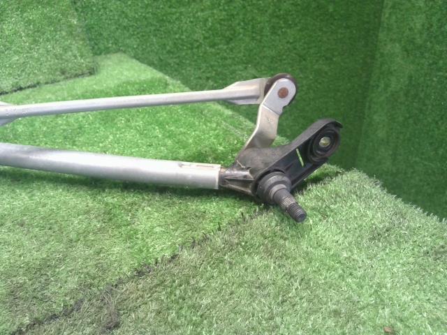 【中古】ルノー カングー ABA-KWK4M フロントワイパーモーター 8200409693 自社品番250404