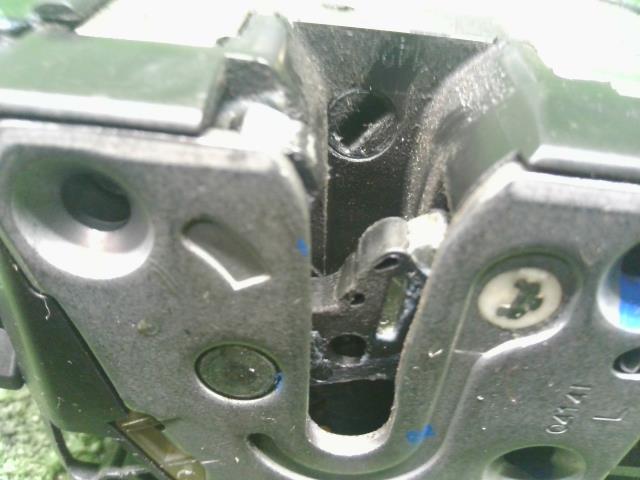 【中古】ルノー カングー ABA-KWK4M 左フロントドアロック 8200497581 自社品番250404