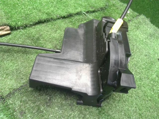 【中古】ルノー カングー ABA-KWK4M 左フロントドアロック 8200497581 自社品番250404