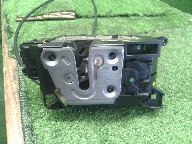 【中古】ルノー カングー ABA-KWK4M 左リアドアロック アクチュエーター 8200542375 自社品番250404