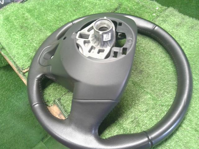 【中古】ルノー カングー ABA-KWK4M ステアリングホイール ハンドル 484006412R 自社品番250404