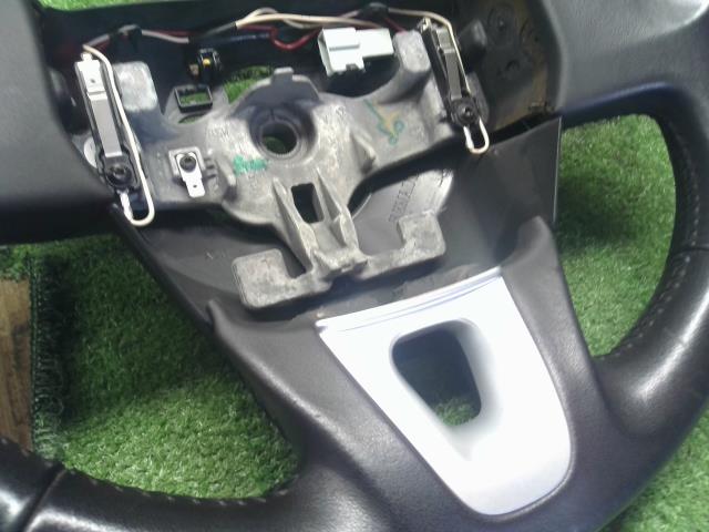 【中古】ルノー カングー ABA-KWK4M ステアリングホイール ハンドル 484006412R 自社品番250404