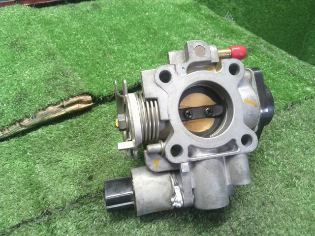 【中古】ゼスト CBA-JE2 スロットルボディ 16400-RS9-901 自社品番250406 PB83P