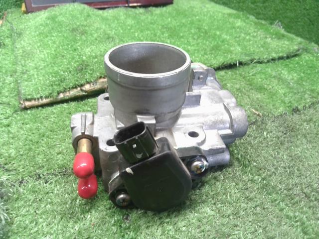 【中古】ゼスト CBA-JE2 スロットルボディ 16400-RS9-901 自社品番250406 PB83P