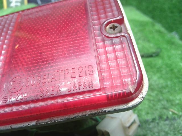 【中古】キャリィ GD-DB52T 右テールランプ 35603-60H00 自社品番250411 26U