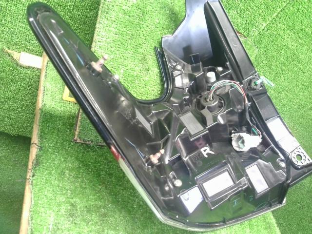 【中古】キックス 6AA-RP15 右テールランプ 26550-5RY0A 自社品番250422 QAB