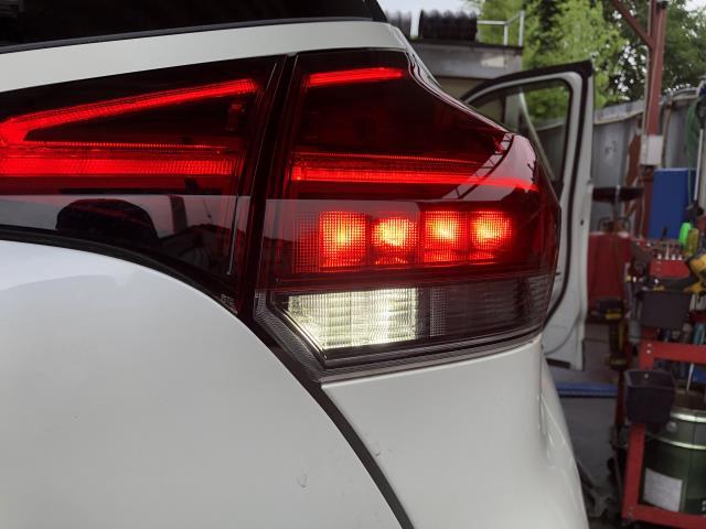 【中古】キックス 6AA-RP15 右テールランプ 26550-5RY0A 自社品番250422 QAB