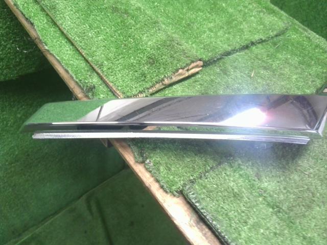 【中古】キックス 6AA-RP15 フロントバンパー 右 メッキモール 自社品番250422 QAB