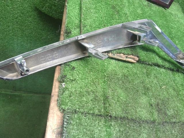 【中古】キックス 6AA-RP15 フロントバンパー 右 メッキモール 自社品番250422 QAB