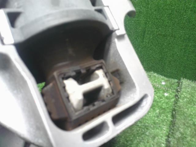 【中古】キックス 6AA-RP15 エンジンマウント  自社品番250422 QAB