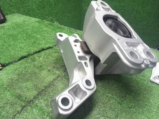 【中古】キックス 6AA-RP15 エンジンマウント  自社品番250422 QAB