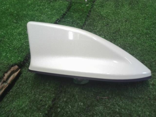 【中古】キックス 6AA-RP15 アンテナ 28208-5R70A 自社品番250422 QAB