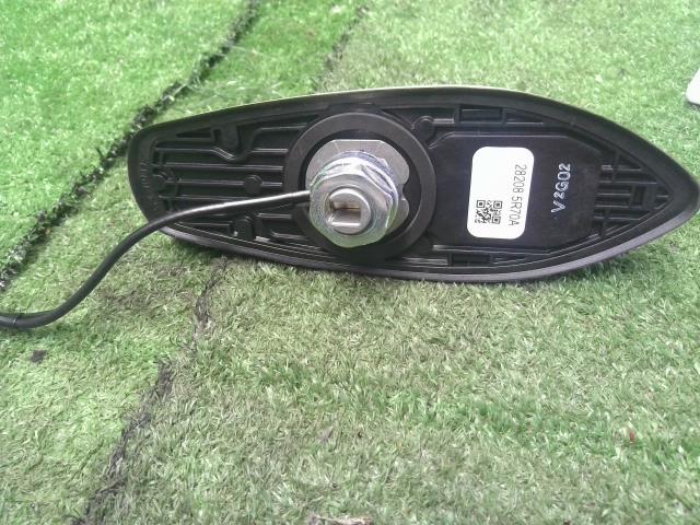 【中古】キックス 6AA-RP15 アンテナ 28208-5R70A 自社品番250422 QAB