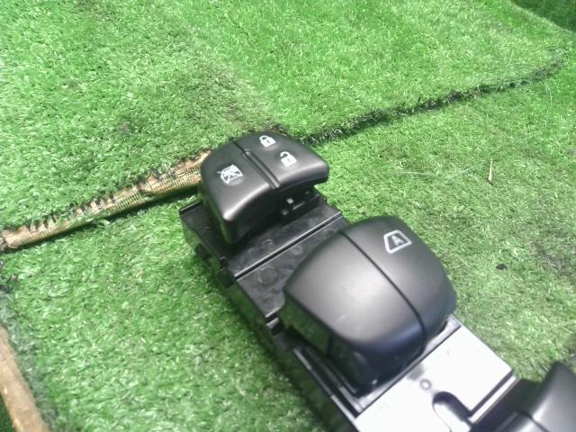 【中古】キックス 6AA-RP15 パワーウインドウ PWスイッチ  自社品番250422 QAB