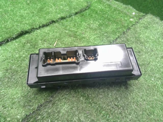 【中古】キックス 6AA-RP15 パワーウインドウ PWスイッチ  自社品番250422 QAB