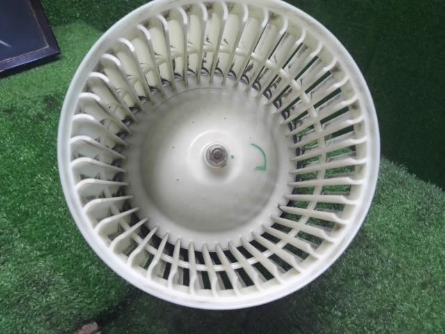 【中古】キックス 6AA-RP15 ヒーターブロアモーター 27226-5EK0A 自社品番250422 QAB