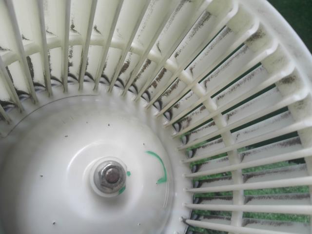 【中古】キックス 6AA-RP15 ヒーターブロアモーター 27226-5EK0A 自社品番250422 QAB