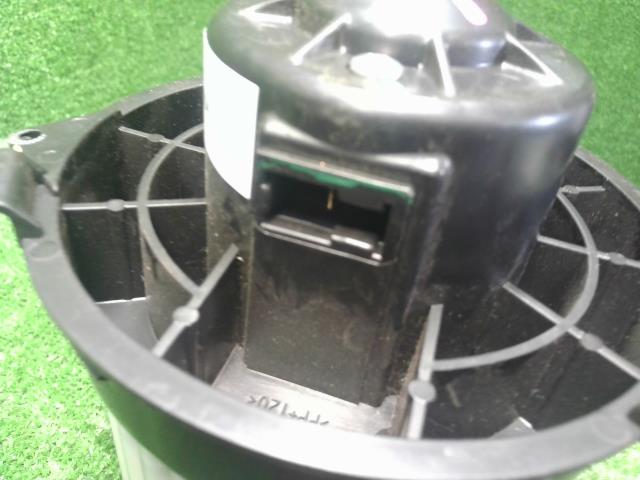 【中古】キックス 6AA-RP15 ヒーターブロアモーター 27226-5EK0A 自社品番250422 QAB