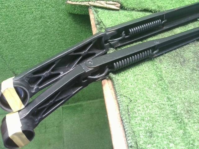 【中古】エスクァイア DBA-ZRR80G フロントワイパーアーム 85211-28211 自社品番250427 202