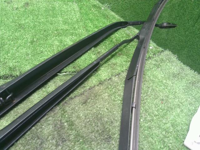 【中古】エスクァイア DBA-ZRR80G フロントワイパーアーム 85211-28211 自社品番250427 202