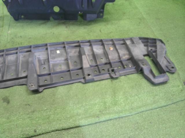 【中古】エスクァイア DBA-ZRR80G エンジンアンダーカバー 51441-28180 自社品番250427 202