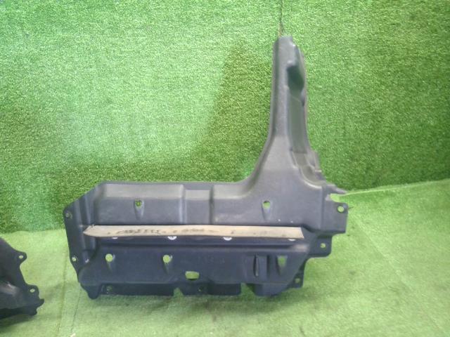 【中古】エスクァイア DBA-ZRR80G エンジンアンダーカバー 51441-28180 自社品番250427 202