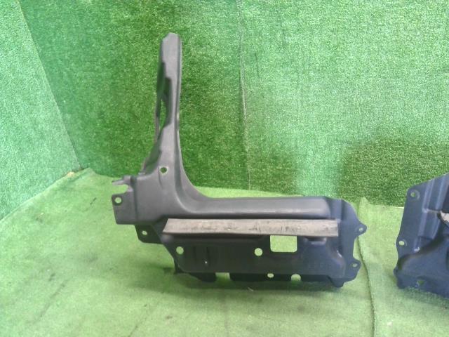 【中古】エスクァイア DBA-ZRR80G エンジンアンダーカバー 51441-28180 自社品番250427 202