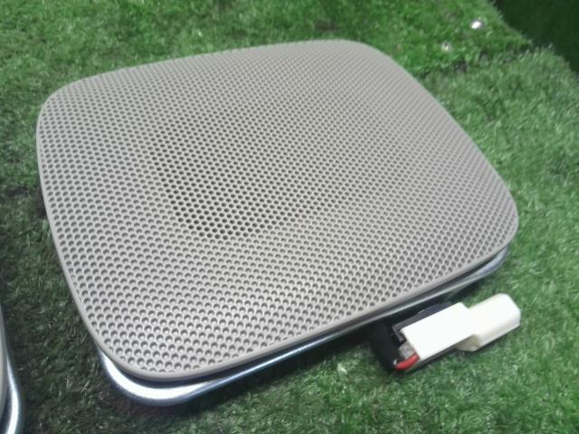 【中古】エスクァイア DBA-ZRR80G スピーカー ルーフ 天井 86150-28160 自社品番250427 202