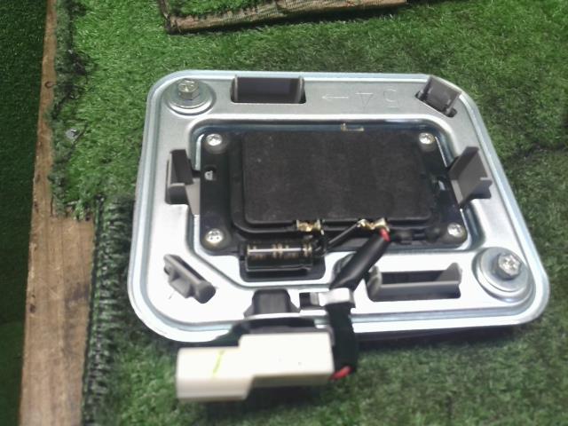 【中古】エスクァイア DBA-ZRR80G スピーカー ルーフ 天井 86150-28160 自社品番250427 202