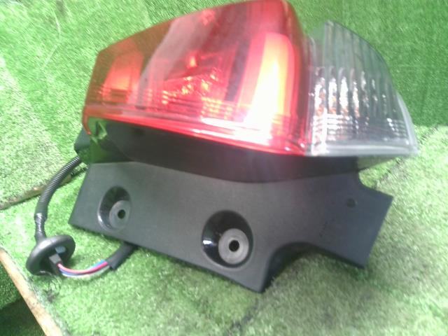 【中古】エクストレイル DBA-NT32 右テールランプ 26550-6FP0C 自社品番250428 G41
