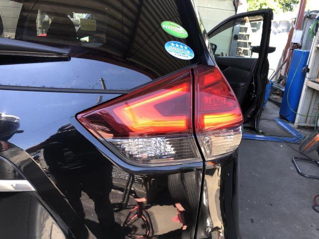 【中古】エクストレイル DBA-NT32 右テールランプ 26550-6FP0C 自社品番250428 G41