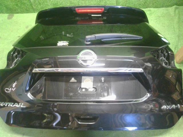 【中古】エクストレイル DBA-NT32 バックドア リアゲート 9001A-6FR6D 自社品番250428 G41