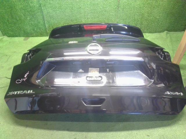 【中古】エクストレイル DBA-NT32 バックドア リアゲート 9001A-6FR6D 自社品番250428 G41