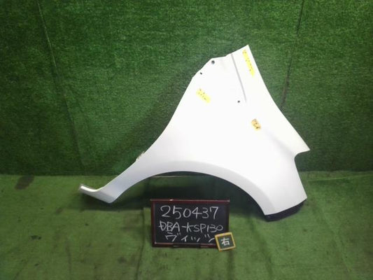 【中古】ヴィッツ DBA-KSP130 右フロントフェンダー 53811-52390 自社品番250437 040