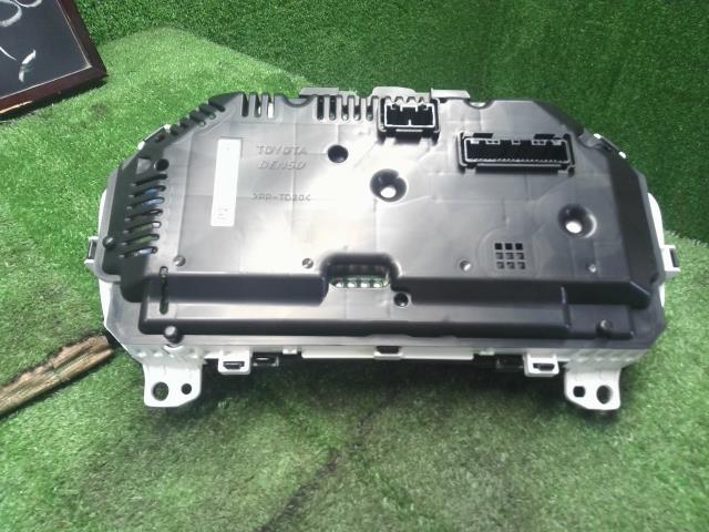 【中古】ヴィッツ DBA-KSP130 スピードメーター 83800-5CB21 自社品番250437 040