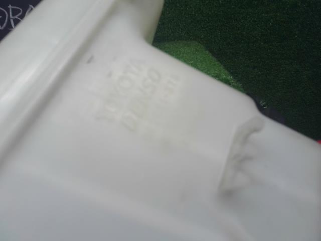 【中古】ヴィッツ DBA-KSP130 ウォッシャータンク 85315-52280 自社品番250437 040