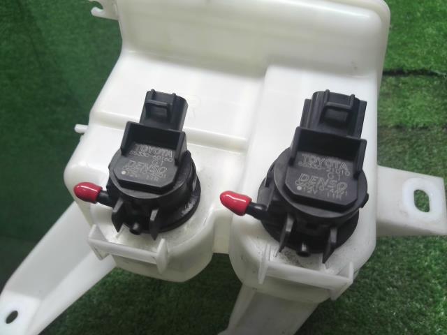 【中古】ヴィッツ DBA-KSP130 ウォッシャータンク 85315-52280 自社品番250437 040