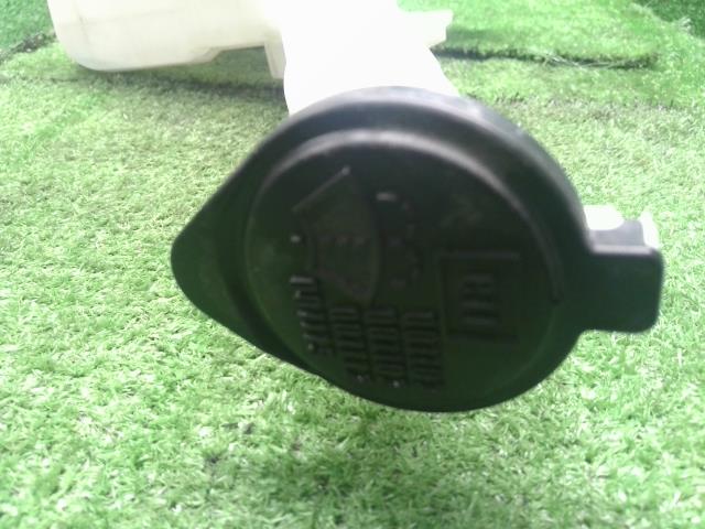 【中古】ヴィッツ DBA-KSP130 ウォッシャータンク 85315-52280 自社品番250437 040