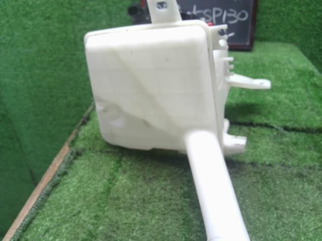 【中古】ヴィッツ DBA-KSP130 ウォッシャータンク 85315-52280 自社品番250437 040