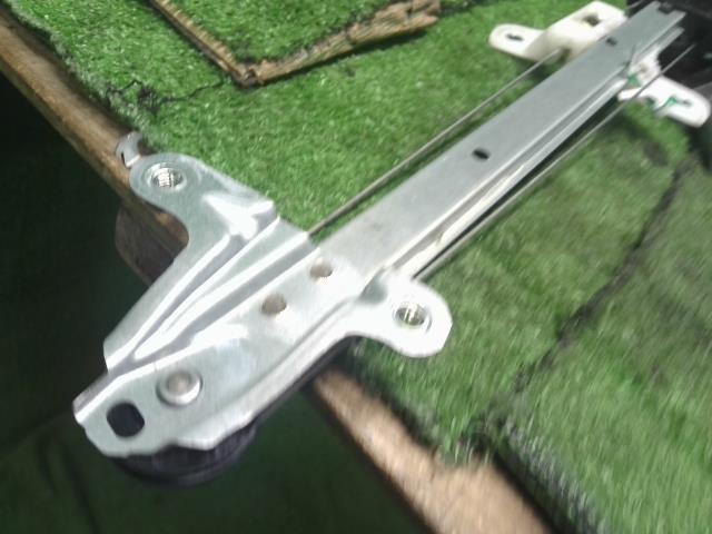 【中古】NV100クリッパー HBD-DR17V 右リアドアレギュレーターモーター 82720-4A01G 自社品番250453 Z2S