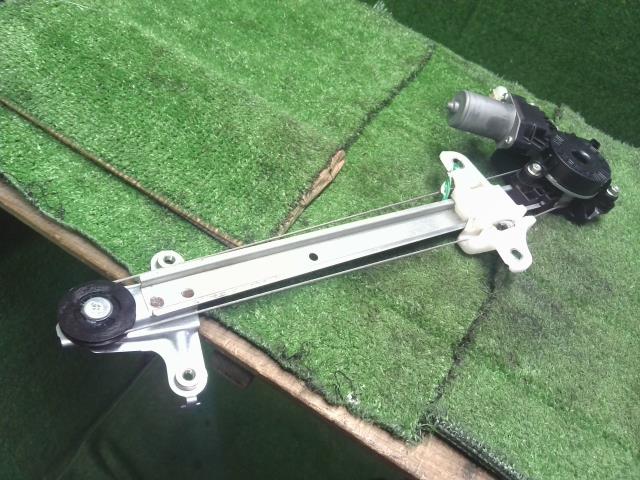 【中古】NV100クリッパー HBD-DR17V 右リアドアレギュレーターモーター 82720-4A01G 自社品番250453 Z2S