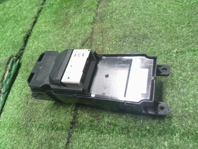 【中古】Ｎ－ＷＧＮ DBA-JH2 パワーウインドウPWスイッチ 35750-T6G-J01 自社品番250454 NH624P
