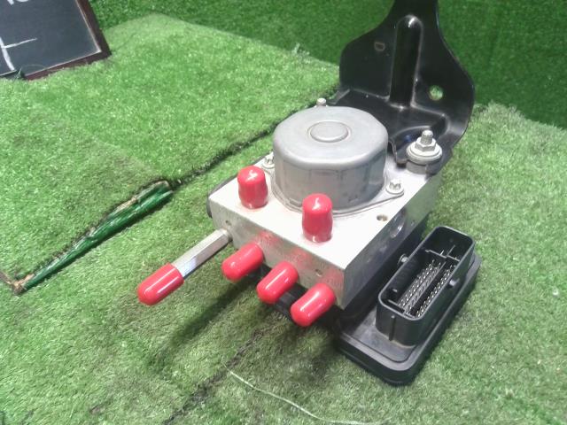 【中古】タント DBA-LA610S ＡＢＳアクチュエーター 44050-B2860 自社品番250455 W24